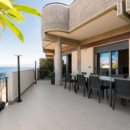 Attico Panoramico - Centro Storico - 200 Mq Holiday home